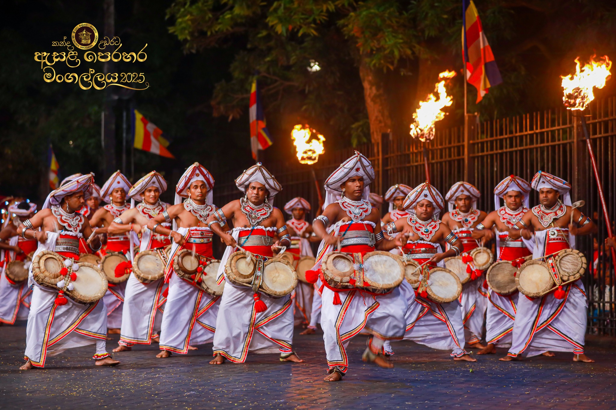 කන්ද උඩරට ඇසළ පෙරහර දෙවෙනි රන්දෝලි පෙරහර