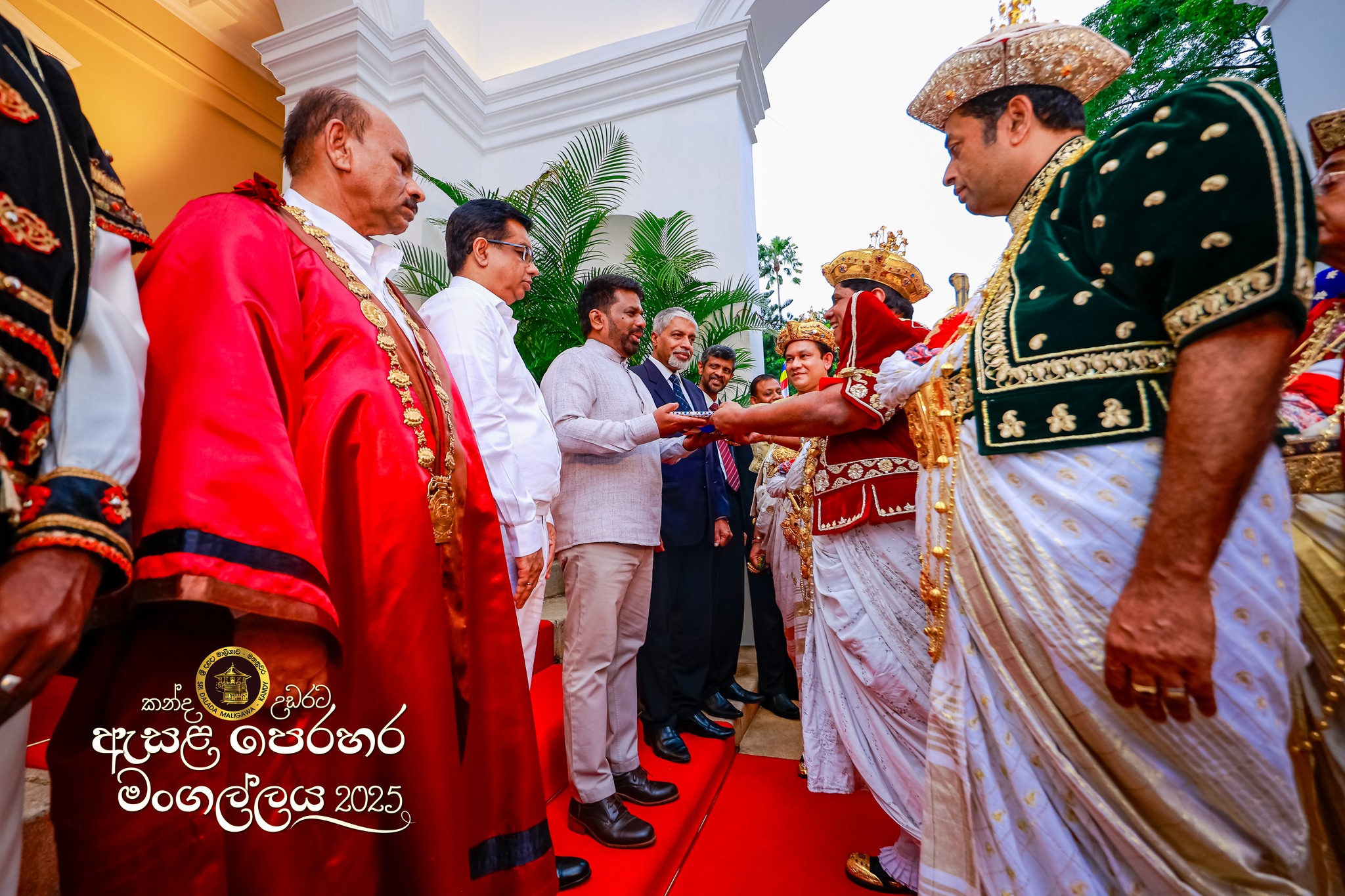 දහවල් පෙරහර සහ පෙරහර නිමාව.