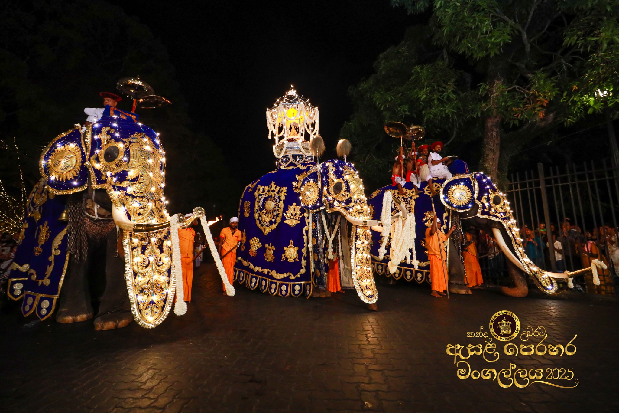 කන්ද උඩරට ඇසළ පෙරහර තෙවැනි රන්දෝලි පෙරහර
